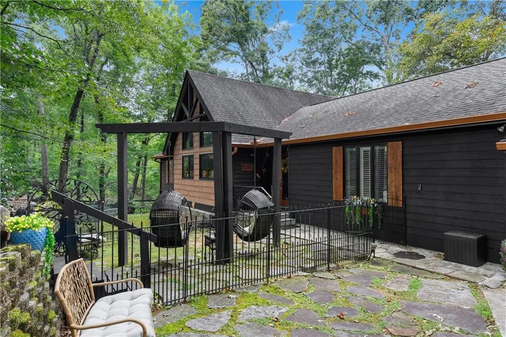 501 High Meadow Lakes Rd Clarkesville, GA 30523