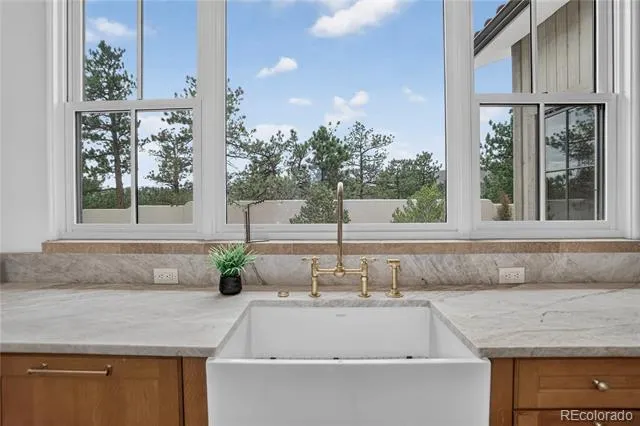 30 Cap Rock Way Colorado Springs, CO 80919
