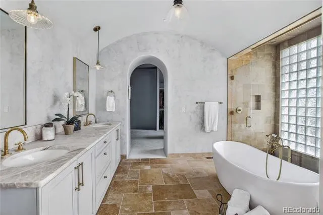 30 Cap Rock Way Colorado Springs, CO 80919
