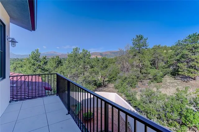 30 Cap Rock Way Colorado Springs, CO 80919