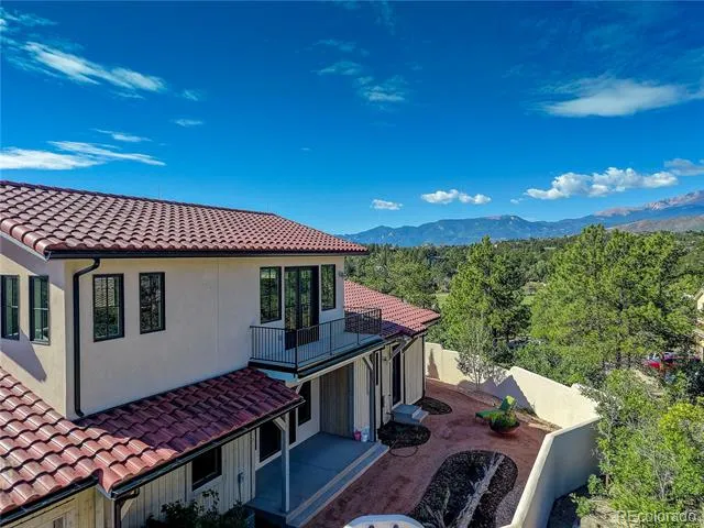 30 Cap Rock Way Colorado Springs, CO 80919