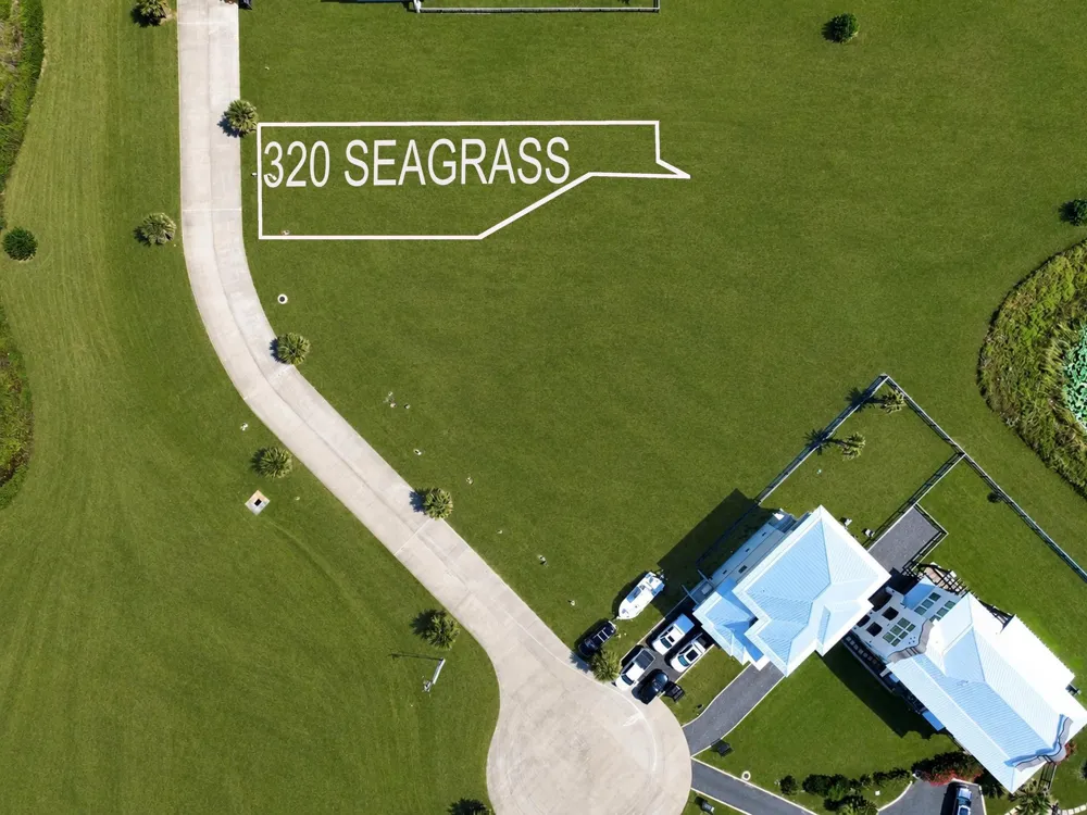 320 Seagrass Gilchrist, TX 77617
