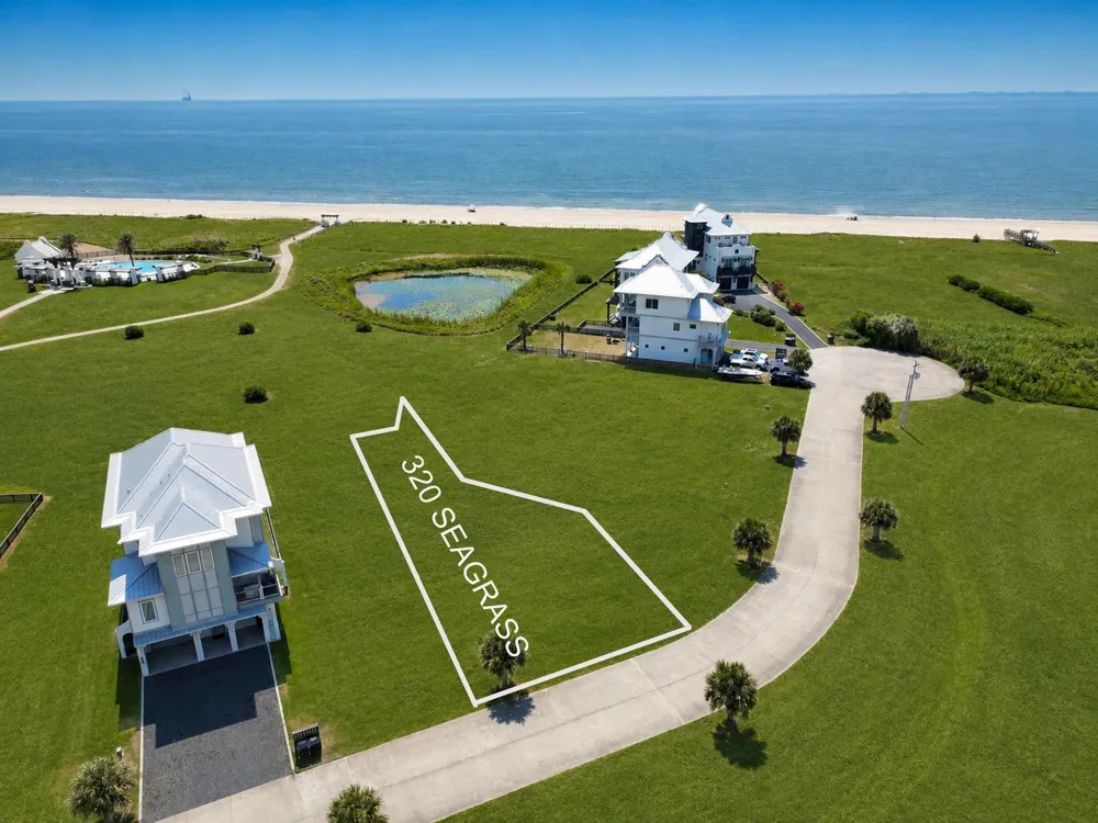 320 Seagrass Gilchrist, TX 77617