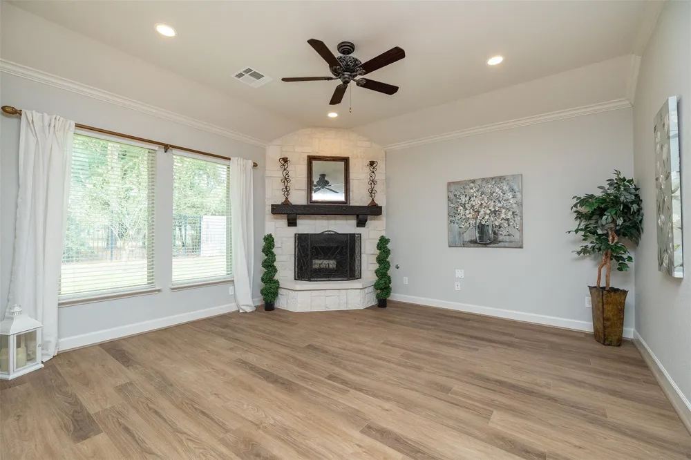 10722 Sir Alex Drive Tomball, TX 77375