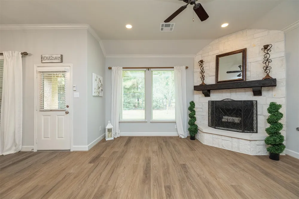 10722 Sir Alex Drive Tomball, TX 77375