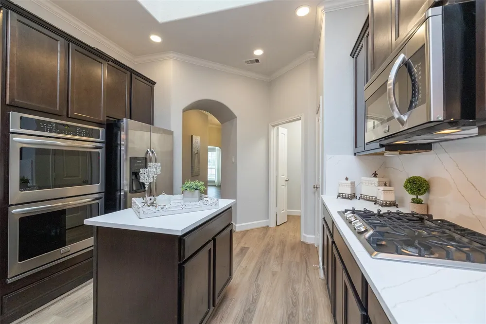10722 Sir Alex Drive Tomball, TX 77375