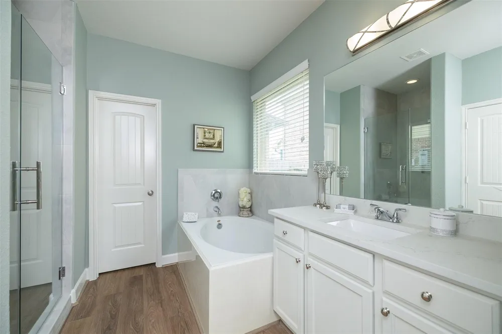 10722 Sir Alex Drive Tomball, TX 77375