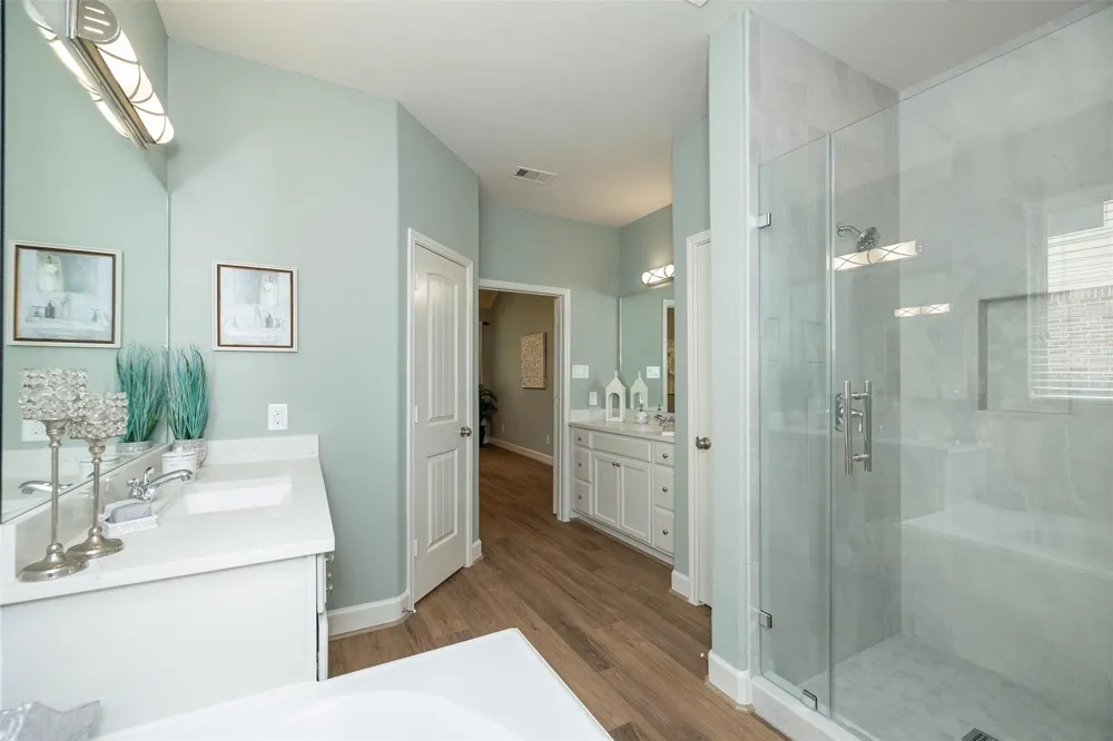 10722 Sir Alex Drive Tomball, TX 77375