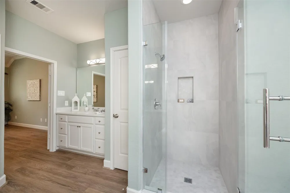 10722 Sir Alex Drive Tomball, TX 77375