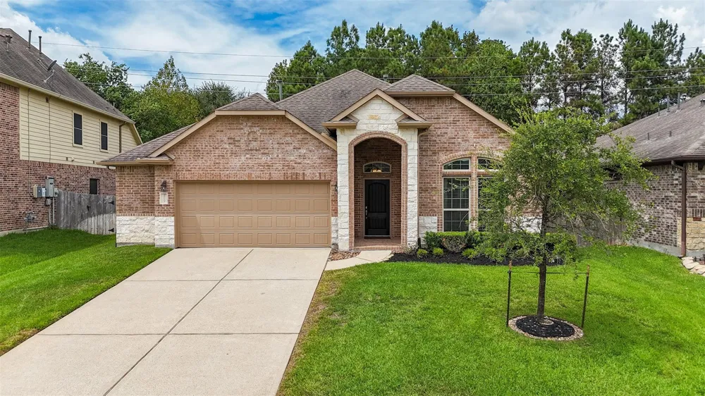 10722 Sir Alex Drive Tomball, TX 77375