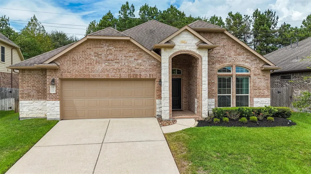 10722 Sir Alex Drive Tomball, TX 77375