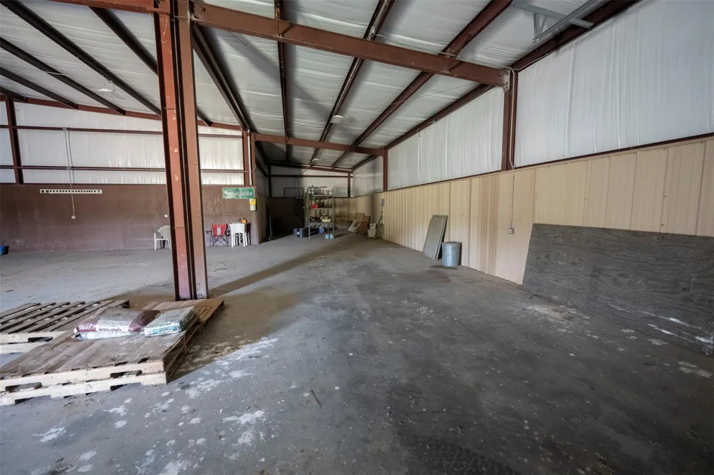 12412 E Ueckert Road Bellville, TX 77418