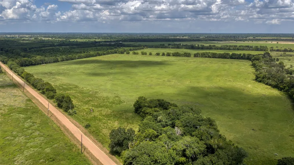 12412 E Ueckert Road Bellville, TX 77418