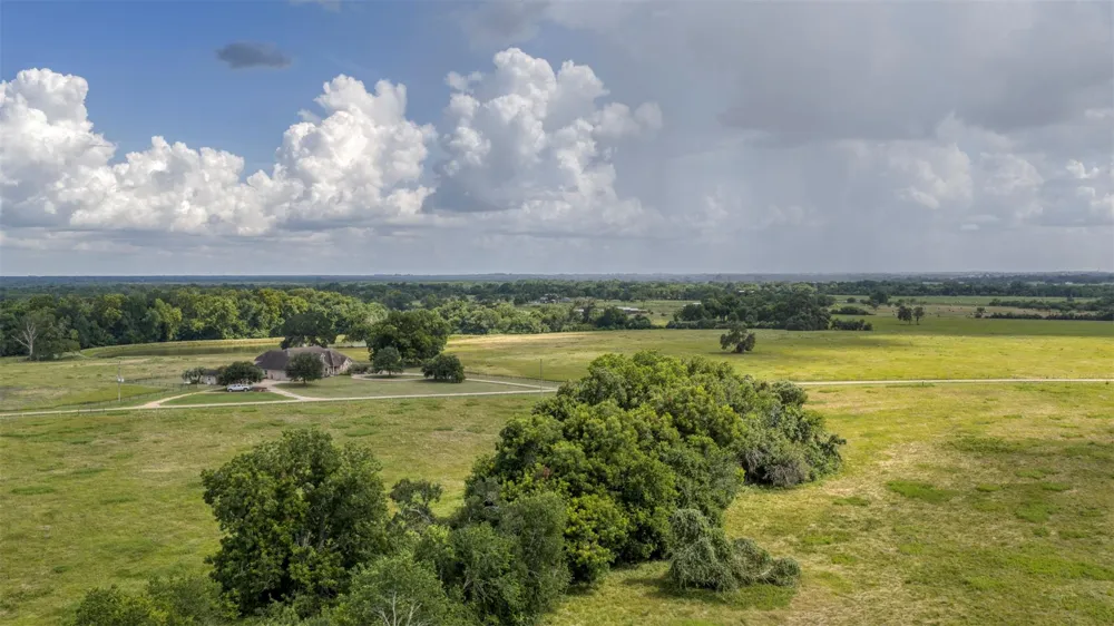 12412 E Ueckert Road Bellville, TX 77418