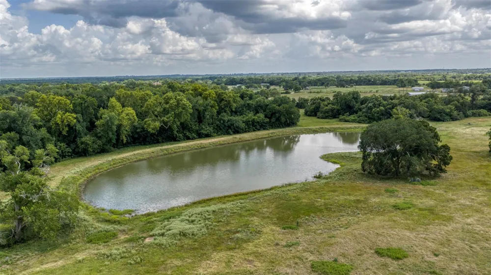 12412 E Ueckert Road Bellville, TX 77418