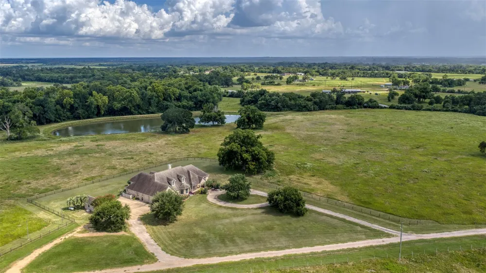 12412 E Ueckert Road Bellville, TX 77418