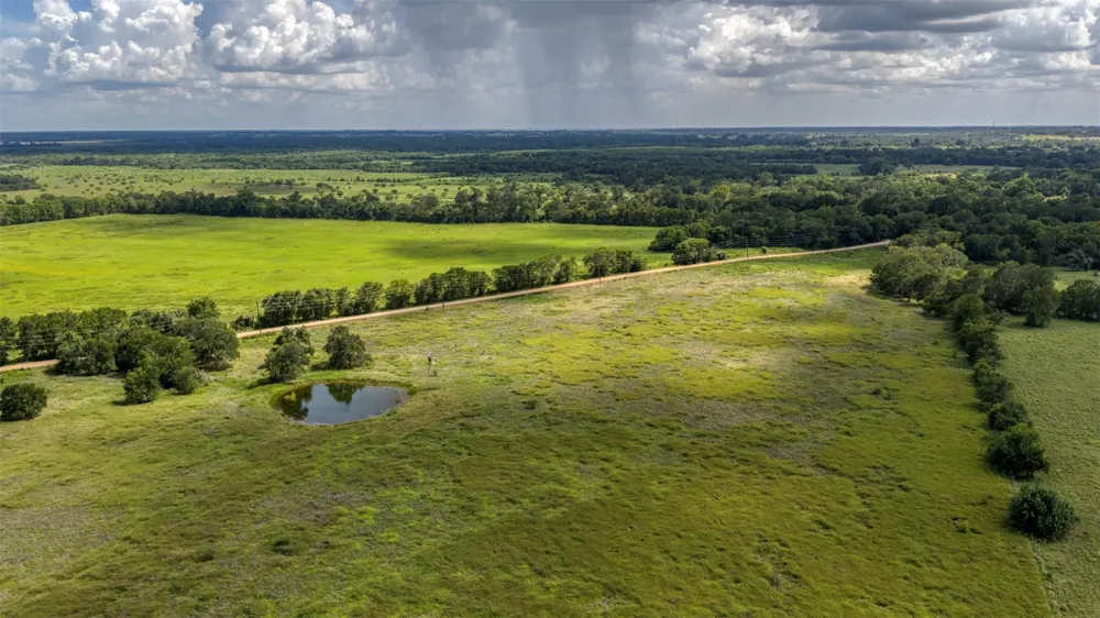 12412 E Ueckert Road Bellville, TX 77418