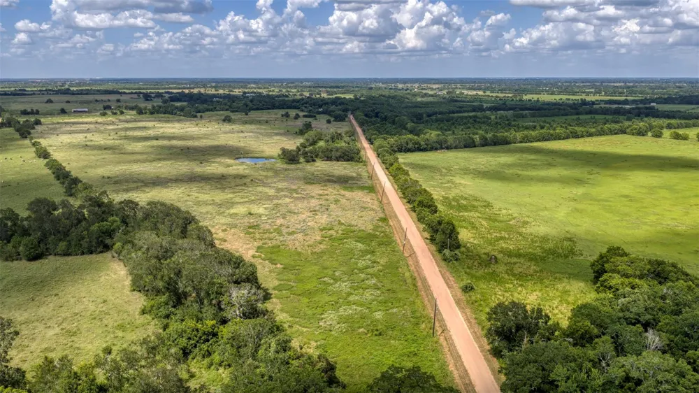 12412 E Ueckert Road Bellville, TX 77418