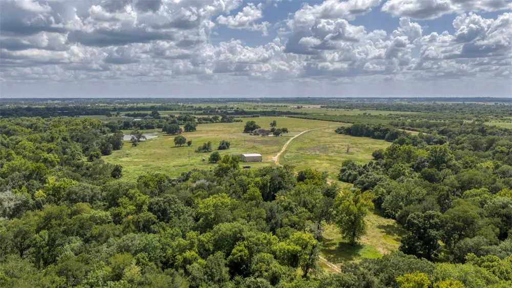 12412 E Ueckert Road Bellville, TX 77418