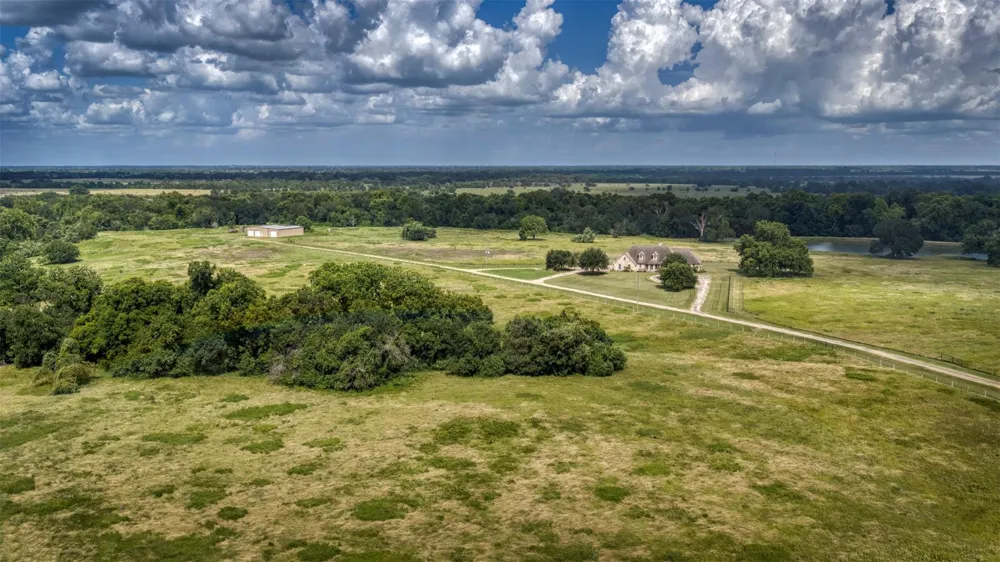 12412 E Ueckert Road Bellville, TX 77418