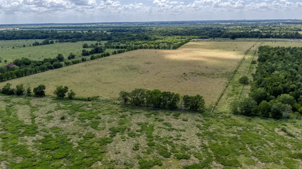 12412 E Ueckert Road Bellville, TX 77418
