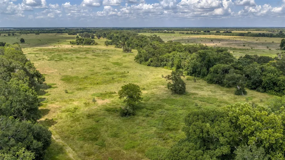 12412 E Ueckert Road Bellville, TX 77418