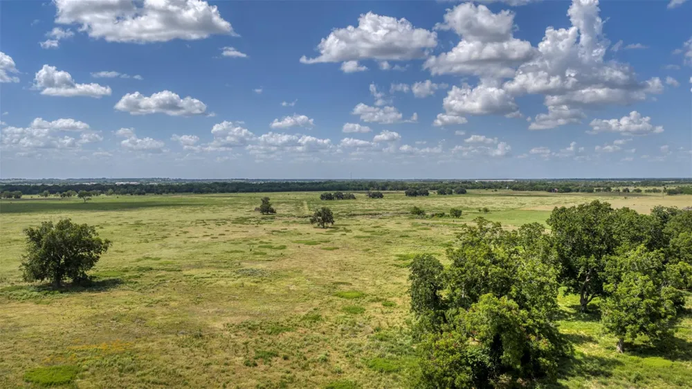 12412 E Ueckert Road Bellville, TX 77418