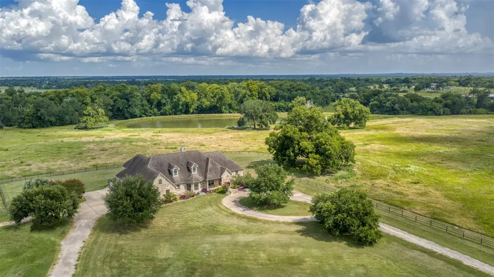 12412 E Ueckert Road Bellville, TX 77418