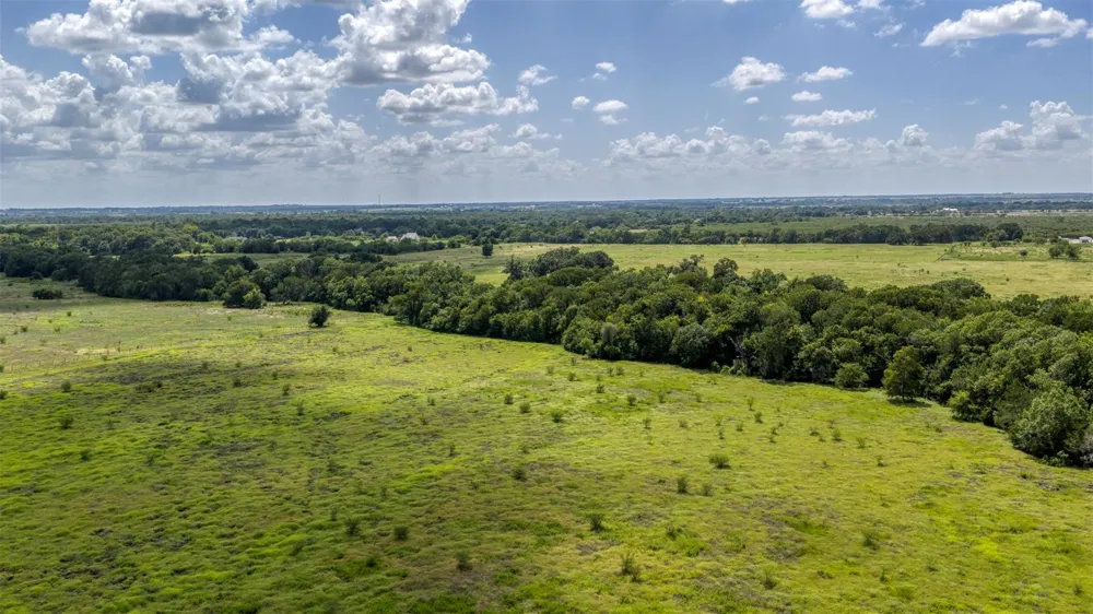 12412 E Ueckert Road Bellville, TX 77418
