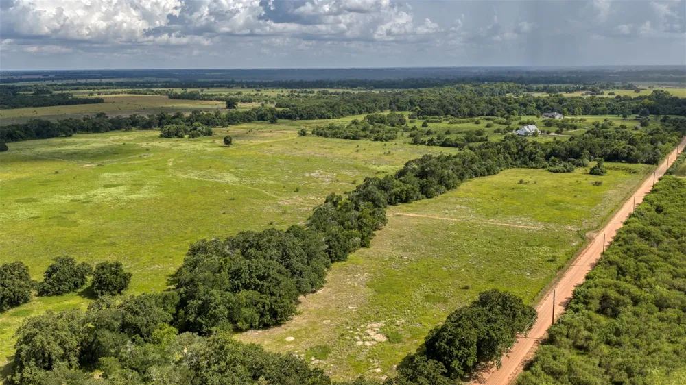 12412 E Ueckert Road Bellville, TX 77418