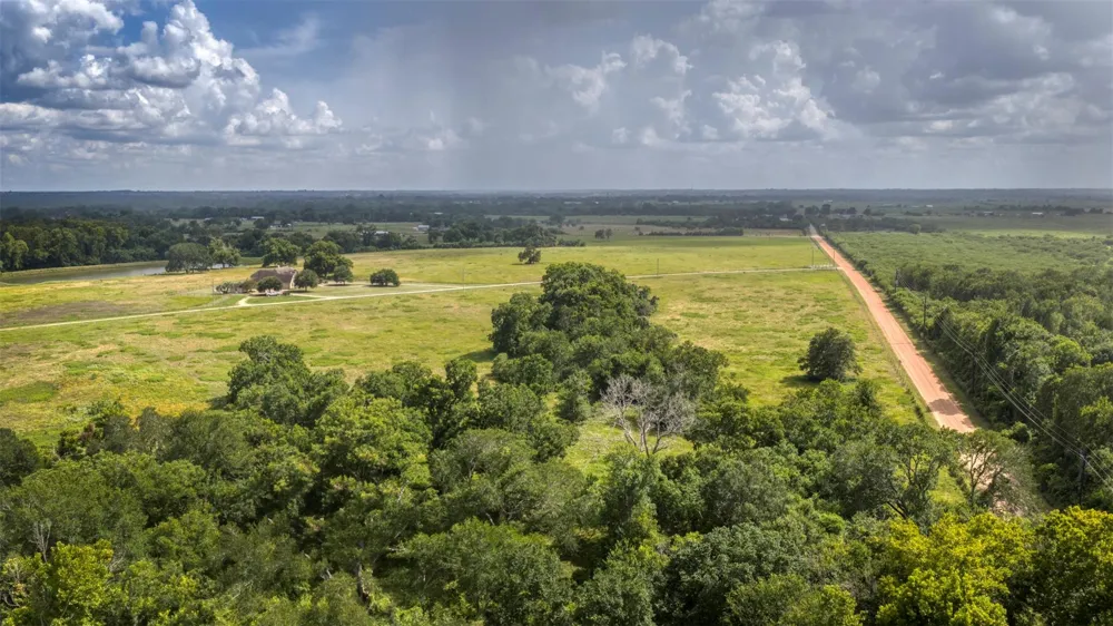 12412 E Ueckert Road Bellville, TX 77418