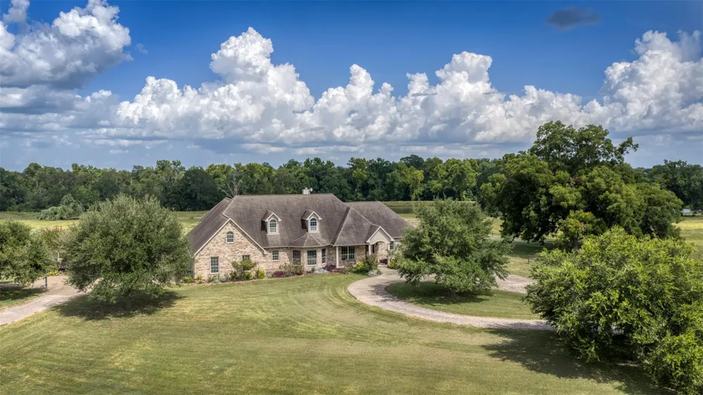 12412 E Ueckert Road Bellville, TX 77418