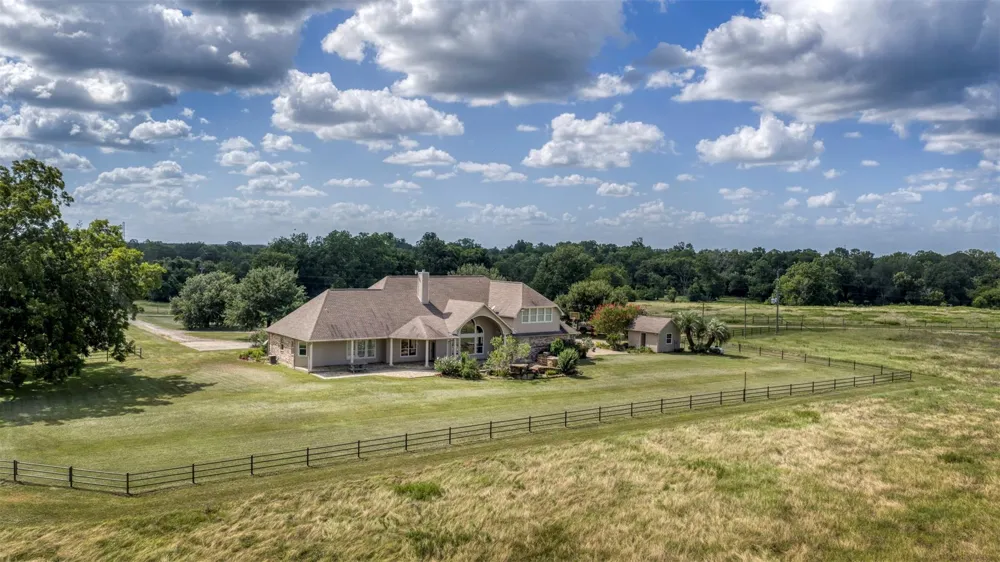 12412 E Ueckert Road Bellville, TX 77418