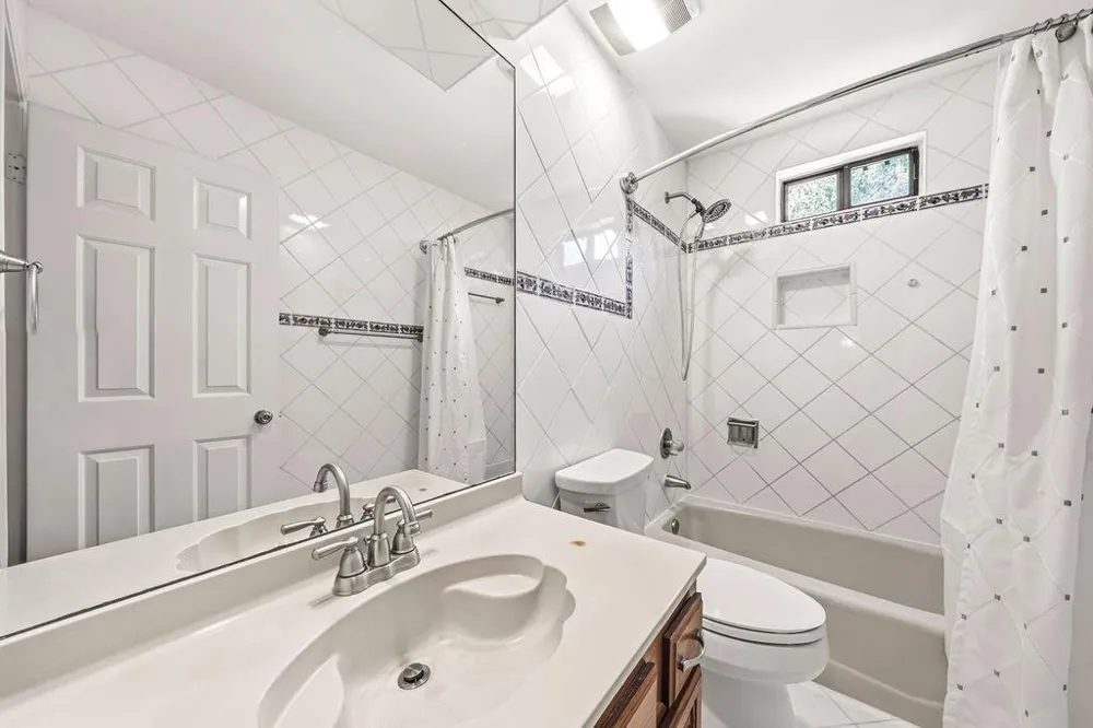 4585 Hunting Hound Lane Marietta, GA 30062