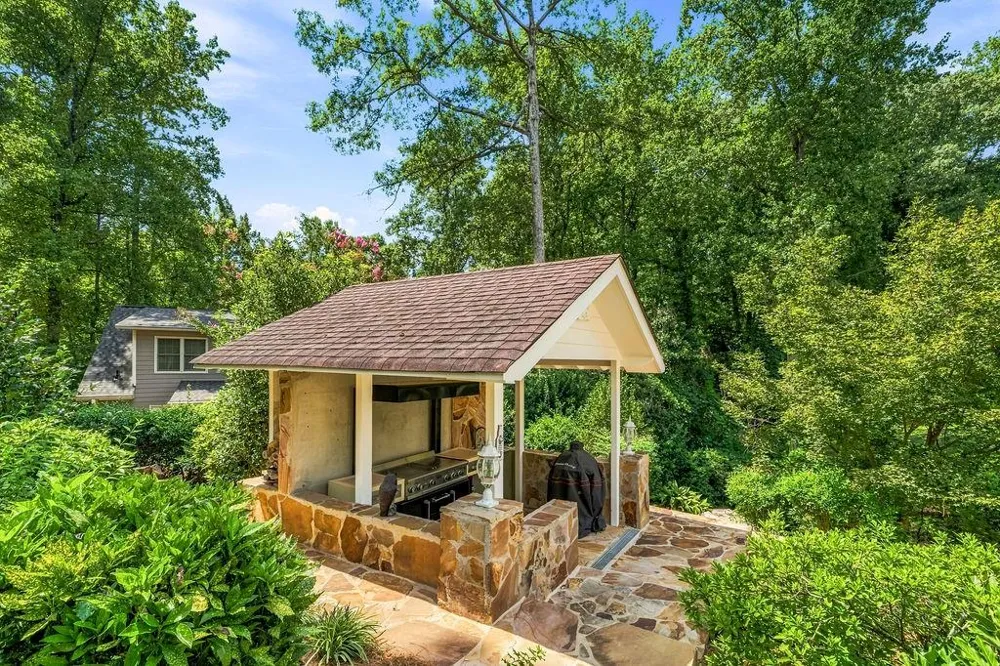 4585 Hunting Hound Lane Marietta, GA 30062