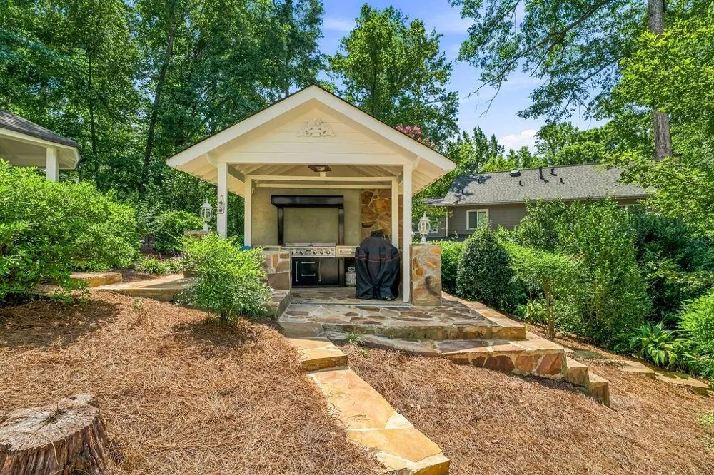 4585 Hunting Hound Lane Marietta, GA 30062