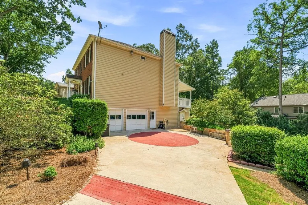 4585 Hunting Hound Lane Marietta, GA 30062