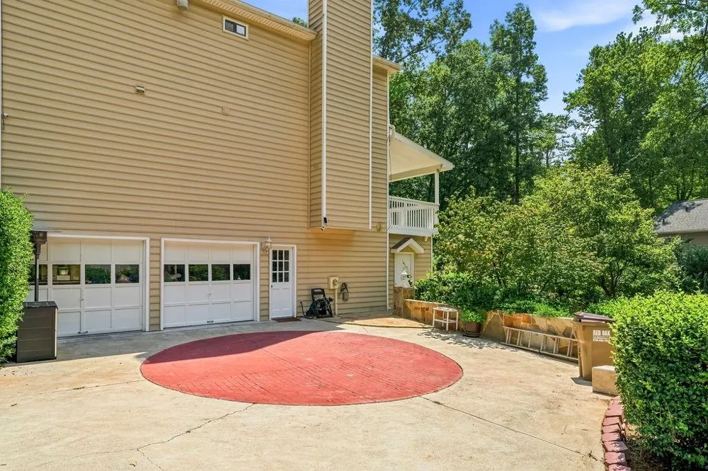 4585 Hunting Hound Lane Marietta, GA 30062