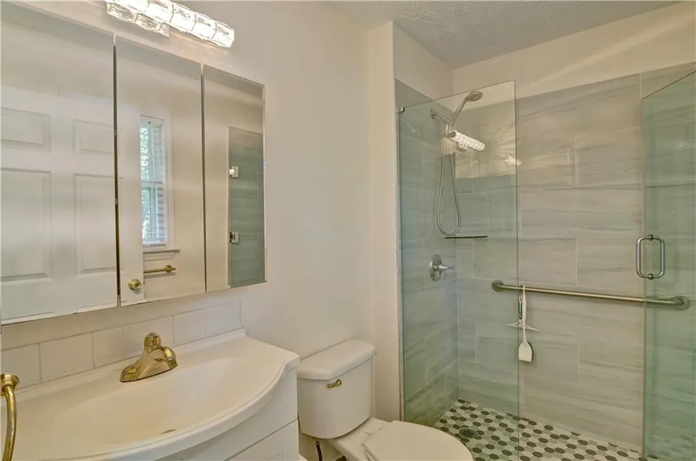 6428 Paradise Point Road Flowery Branch, GA 30542