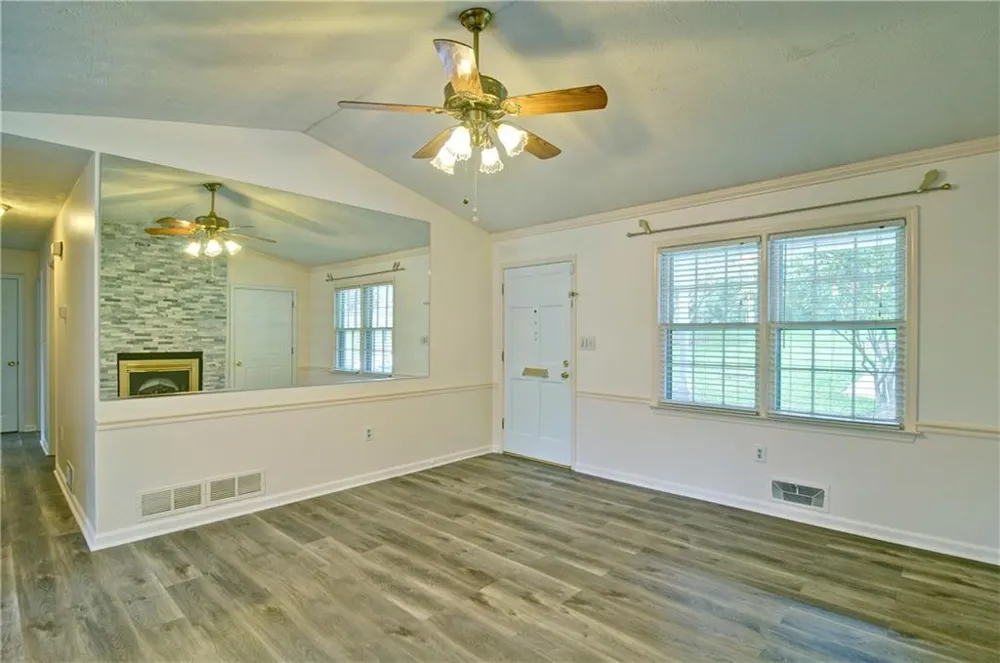 6428 Paradise Point Road Flowery Branch, GA 30542