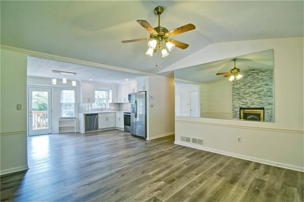 6428 Paradise Point Road Flowery Branch, GA 30542