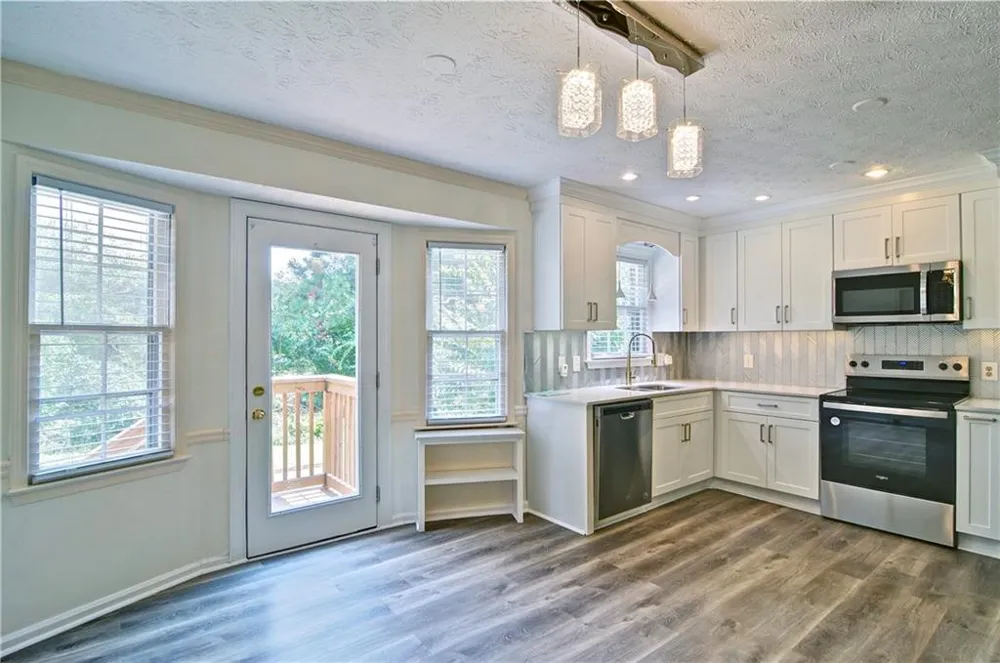 6428 Paradise Point Road Flowery Branch, GA 30542