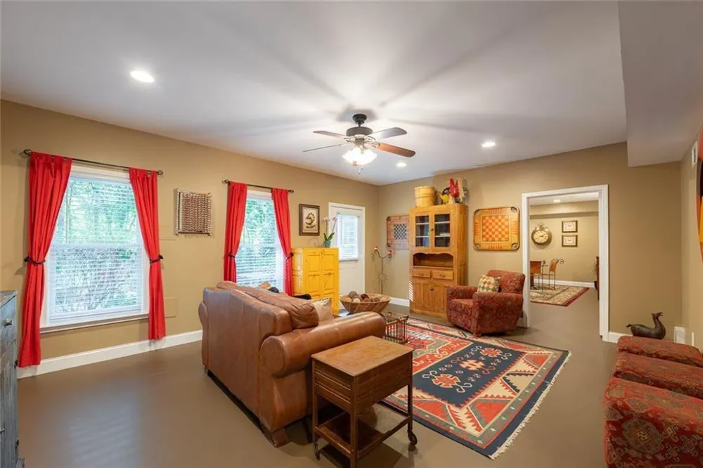 155 Willow Oak Lane Dawsonville, GA 30534