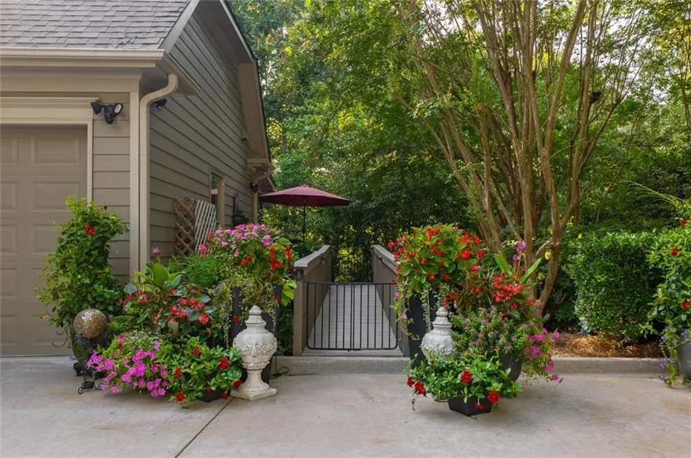155 Willow Oak Lane Dawsonville, GA 30534