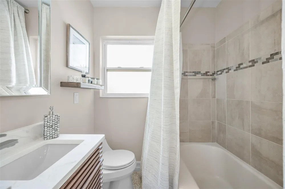 52 PINE CIRCLE Belleair, FL 33756