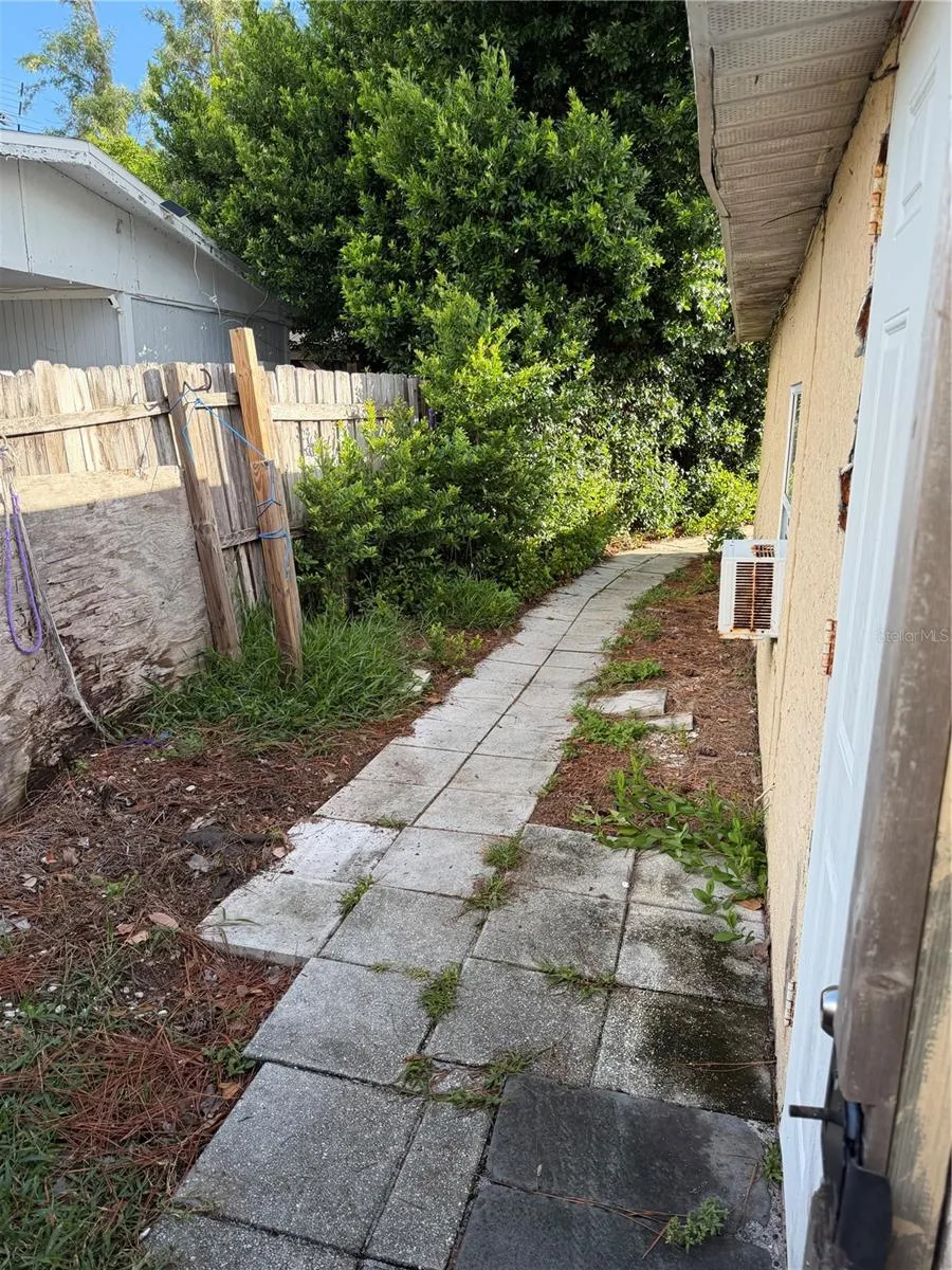 3011 FLORIDA BOULEVARD Bradenton, FL 34207