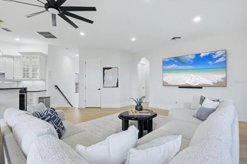6809 BELMONT COURT Bradenton, FL 34202