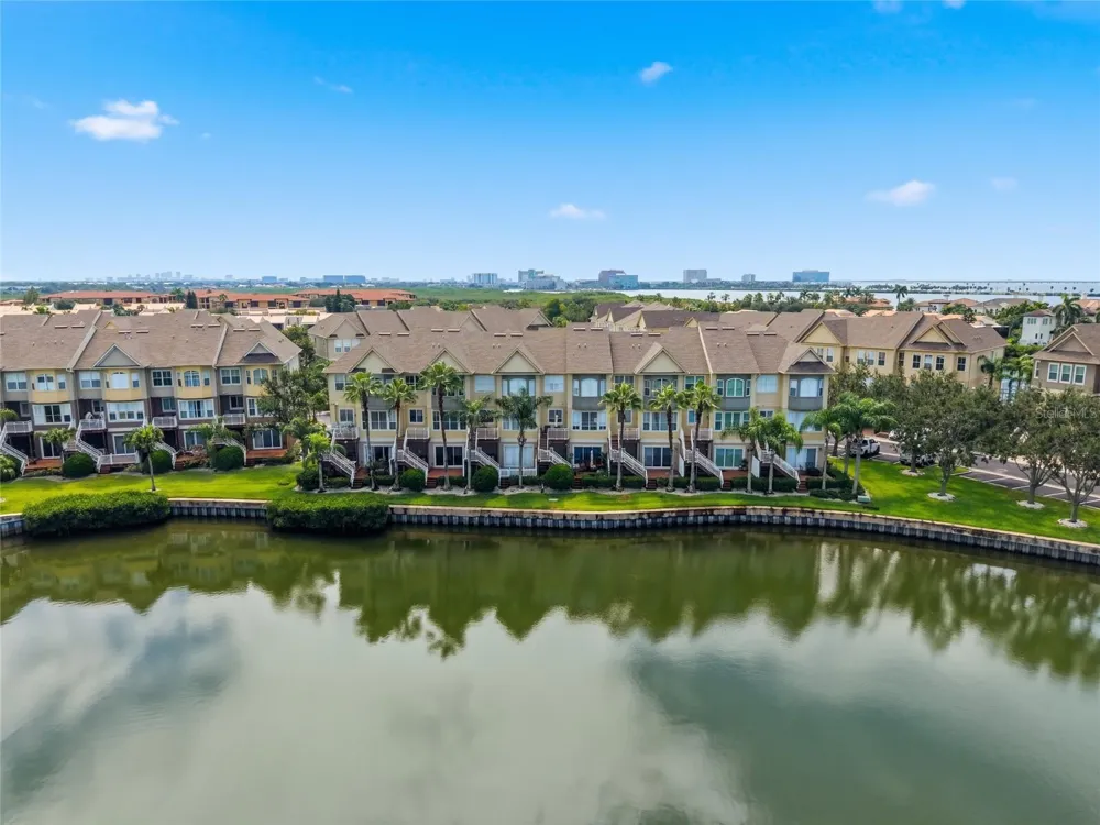 8703 SUNRISE JIB WAY Tampa, FL 33615