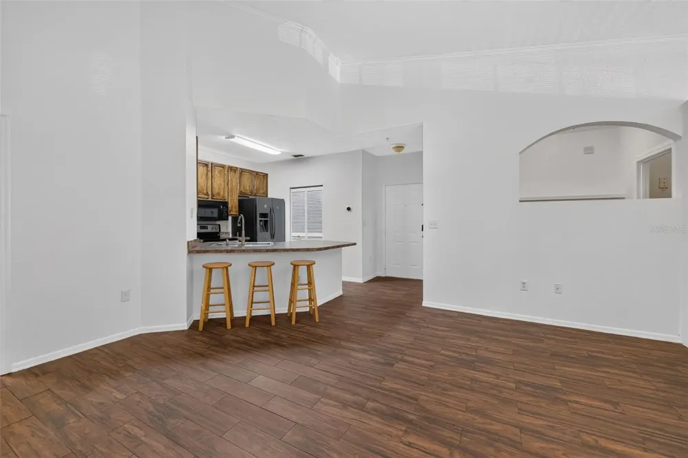 10103 COURTNEY OAKS CIRCLE #302 Tampa, FL 33619