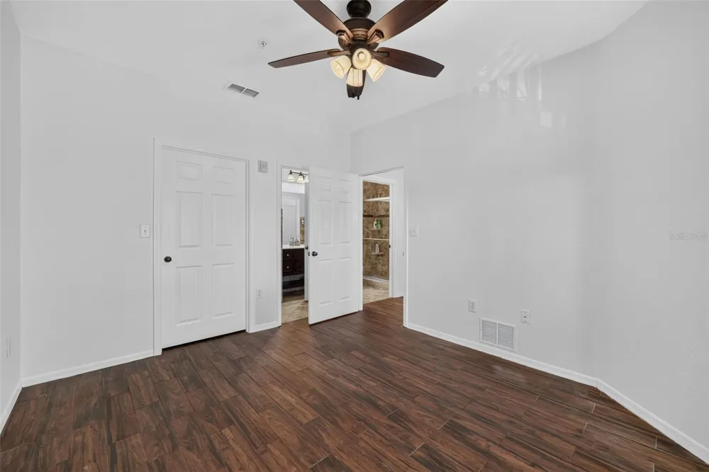10103 COURTNEY OAKS CIRCLE #302 Tampa, FL 33619